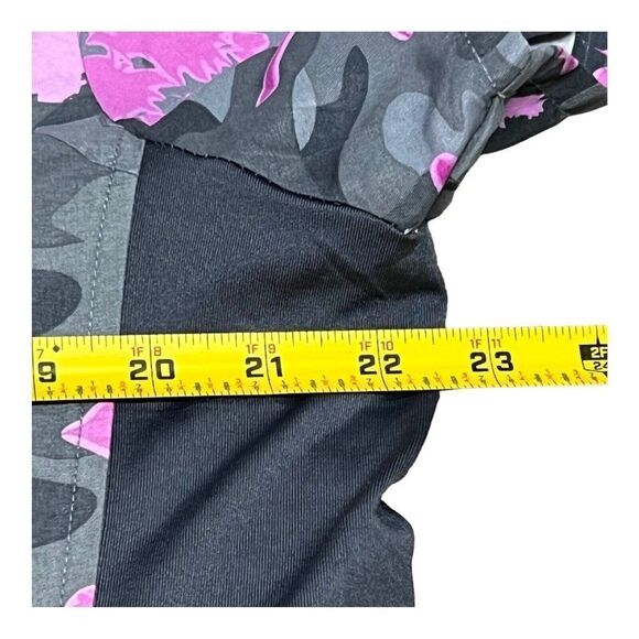 Green Town Size L Scrub Top Stretch Sides Slimming Hot Pink Floral Spring Flower - Picture 3 of 4